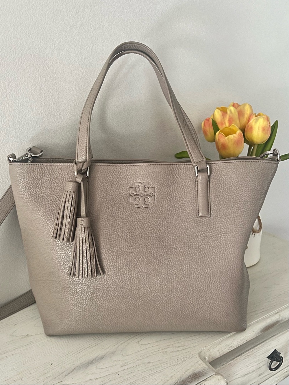 Tory Burch Thea Tote Pebble Leather Hobo Bag Taupe French Grey Tan Large - Picture 12 of 16